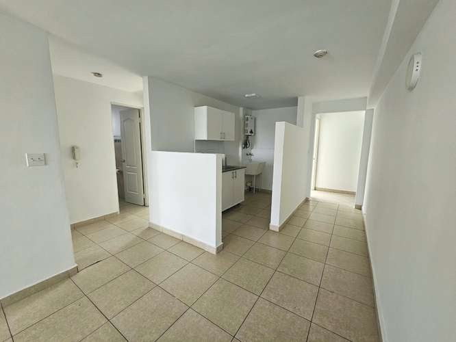  SE ALQUILA APARTAMENTO EN BELLA VISTA - Imagen 7