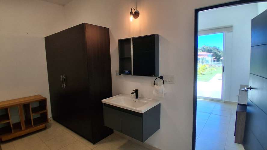 Vive seguro, tranquilo y a pasos del mar! Casa en residencial con garita de seguridad en Gorgona