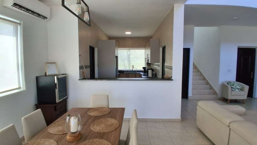 Vive seguro, tranquilo y a pasos del mar! Casa en residencial con garita de seguridad en Gorgona