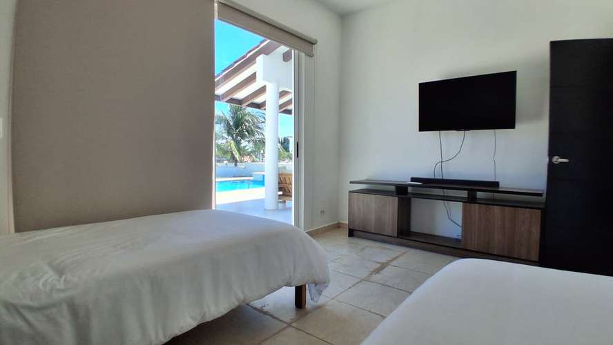 Vive seguro, tranquilo y a pasos del mar! Casa en residencial con garita de seguridad en Gorgona