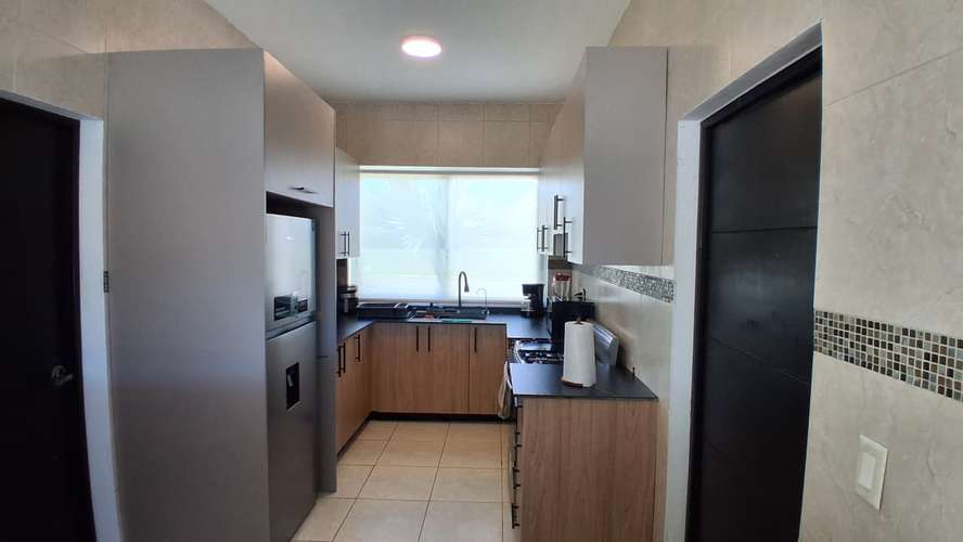 Vive seguro, tranquilo y a pasos del mar! Casa en residencial con garita de seguridad en Gorgona