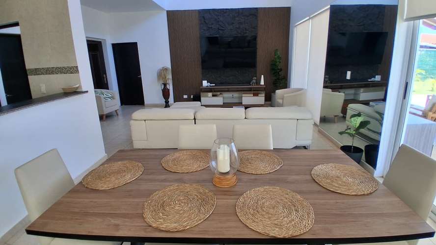 Vive seguro, tranquilo y a pasos del mar! Casa en residencial con garita de seguridad en Gorgona