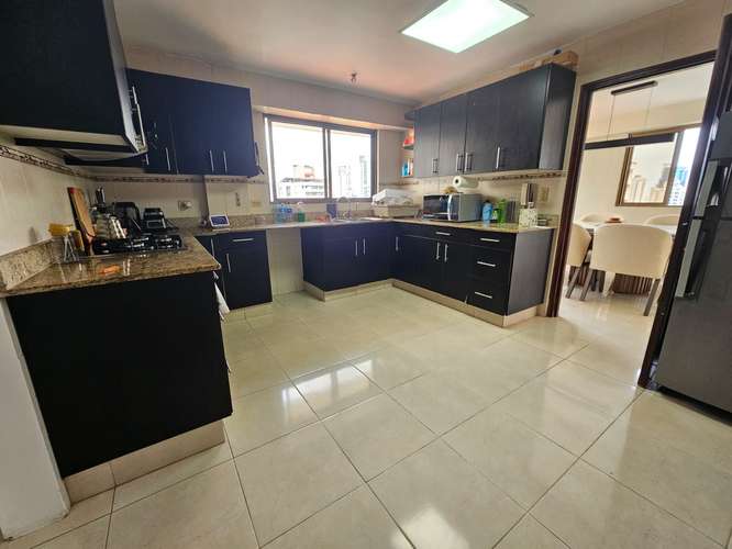 Apartamento Piso 12 (13B) | 150 m² | 3 Recámaras + 3 Baños + CBE | $1,100 USD/mes El Cangrejo