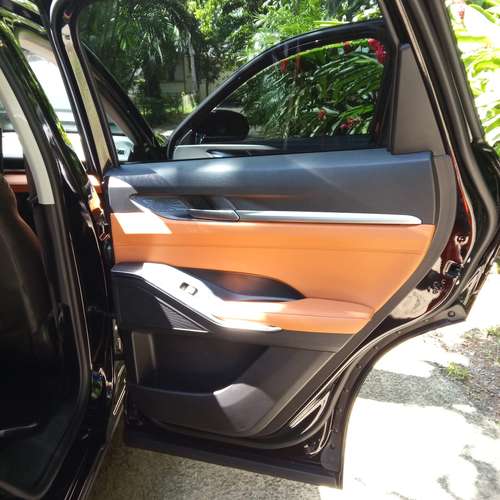 ¡Vehículo NUEVO y PERSONALIZADO! Solo tiene 1 mes. Kilómetros bajos. ¡VENTA por mudanza al extranjero! - Imagen 4