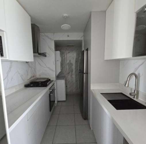 Alquilo cómodo apartamento totalmente amoblado. Listo para ocupar.