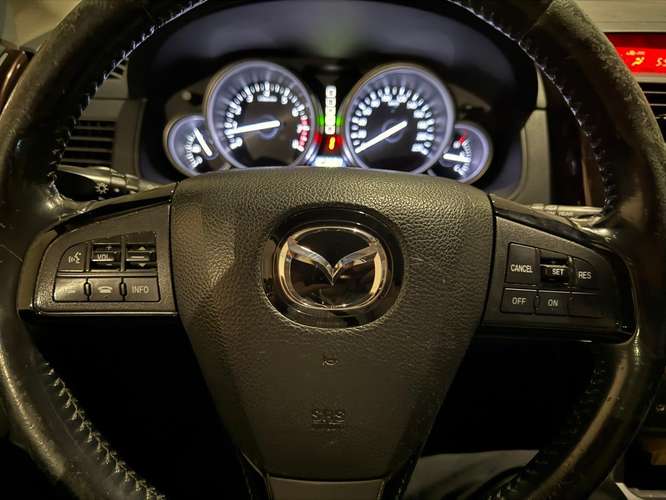 Se vende Mazda CX-9 AWD, color gris oscuro, SUV espaciosa, cómoda y elegante, ideal para uso familiar o diario.
