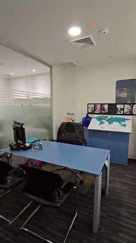 Espectacular y valiosa oficina con mobiliario italiano 70 mts de comfort - Imagen 5