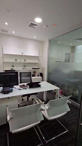 Espectacular y valiosa oficina con mobiliario italiano 70 mts de comfort - Imagen 7