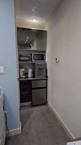 Espectacular y valiosa oficina con mobiliario italiano 70 mts de comfort - Imagen 10