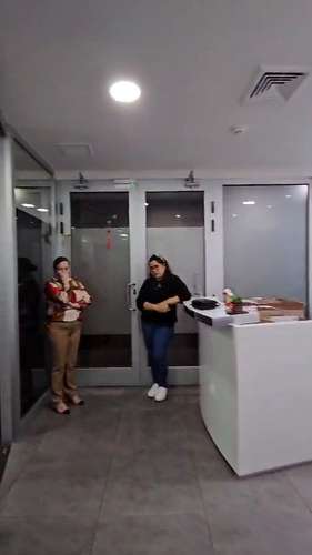Espectacular y valiosa oficina con mobiliario italiano 70 mts de comfort - Imagen 2