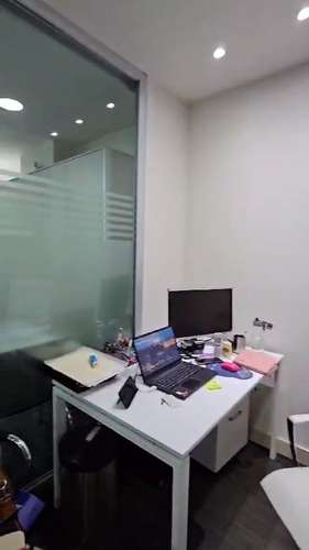 Espectacular y valiosa oficina con mobiliario italiano 70 mts de comfort