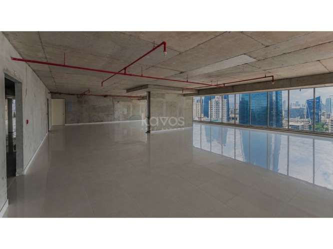 VENTA DE OFICINA EN CALLE 50 | SEMI-REMODELADA