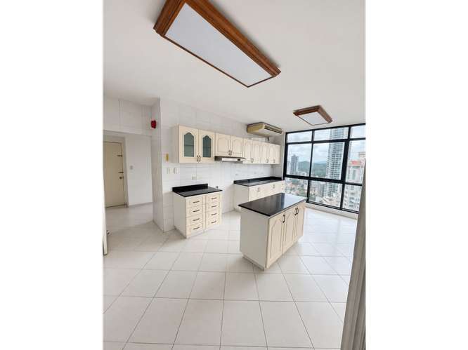 VENDO APARTAMENTO AVENIDA BALBOA MIRAMAR