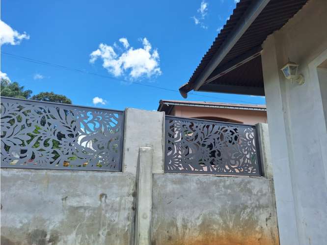 SE VENDE AMPLIA CASA VERAGUAS BARRIADA GUADALUPANA 570M 3 HABITACION