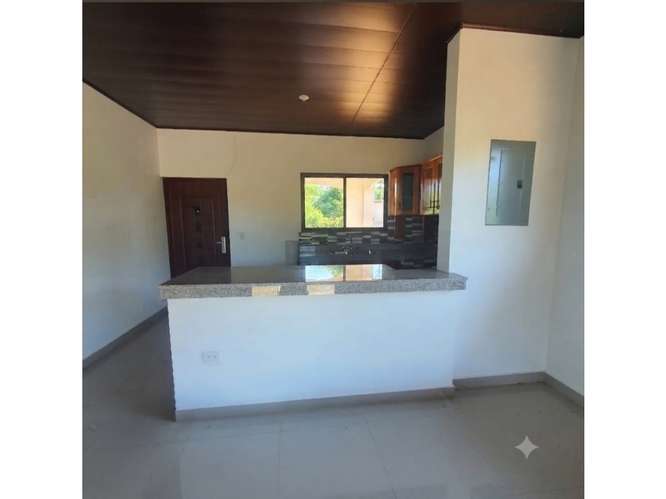 SE VENDE AMPLIA CASA VERAGUAS BARRIADA GUADALUPANA 570M 3 HABITACION