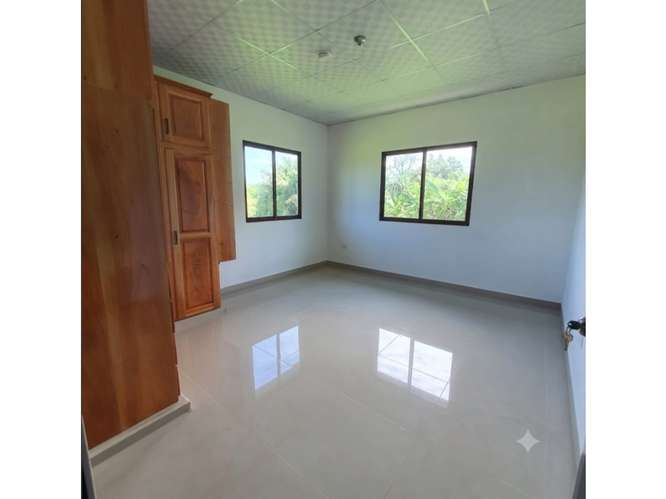 SE VENDE AMPLIA CASA VERAGUAS BARRIADA GUADALUPANA 570M 3 HABITACION