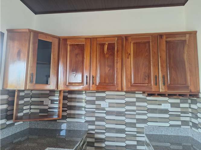 SE VENDE AMPLIA CASA VERAGUAS BARRIADA GUADALUPANA 570M 3 HABITACION