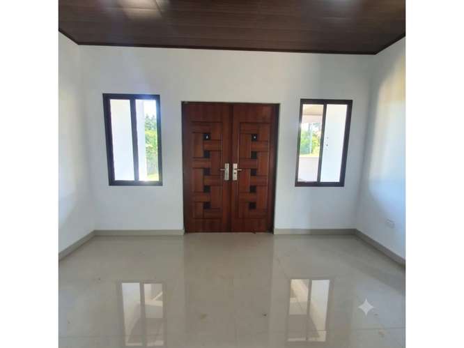 SE VENDE AMPLIA CASA VERAGUAS BARRIADA GUADALUPANA 570M 3 HABITACION
