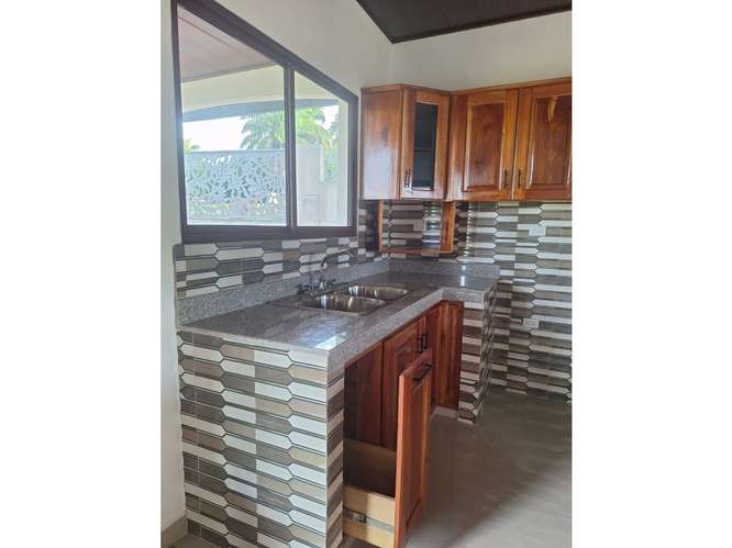 SE VENDE AMPLIA CASA VERAGUAS BARRIADA GUADALUPANA 570M 3 HABITACION