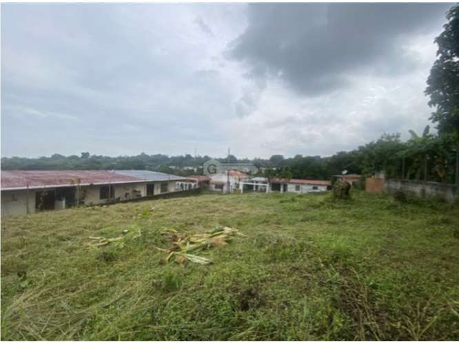 SE VENDE TERRENO 600M EN 24 DE DICIEMBRE VILLA MARTA AREA RESIDENCIAL