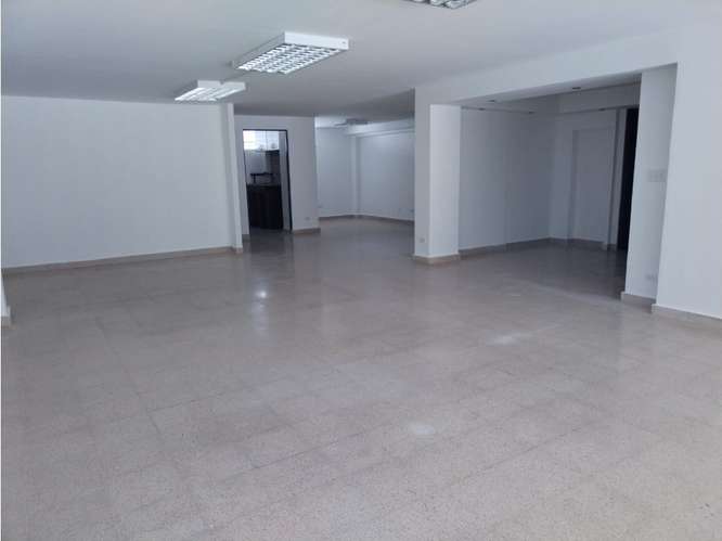 SE ALQUILA LOCAL COMERCIAL EL CANGREJO 100M 2 BAÑOS EN PLANTA BAJA