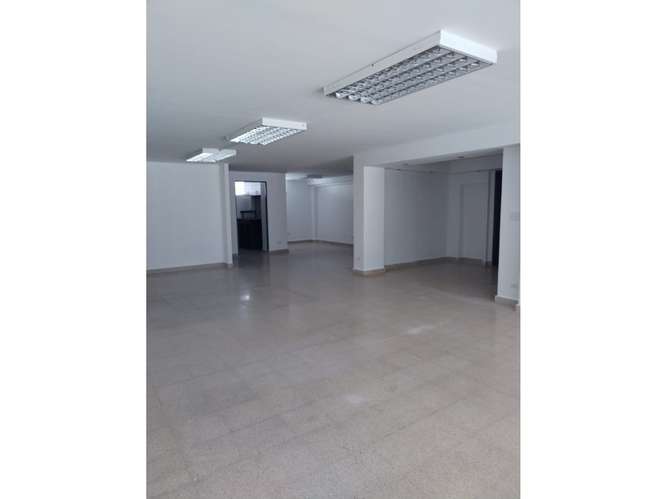 EL CANGREJO / LOCAL COMERCIAL / 100M / 2 BAÑOS / PLANTA BAJA