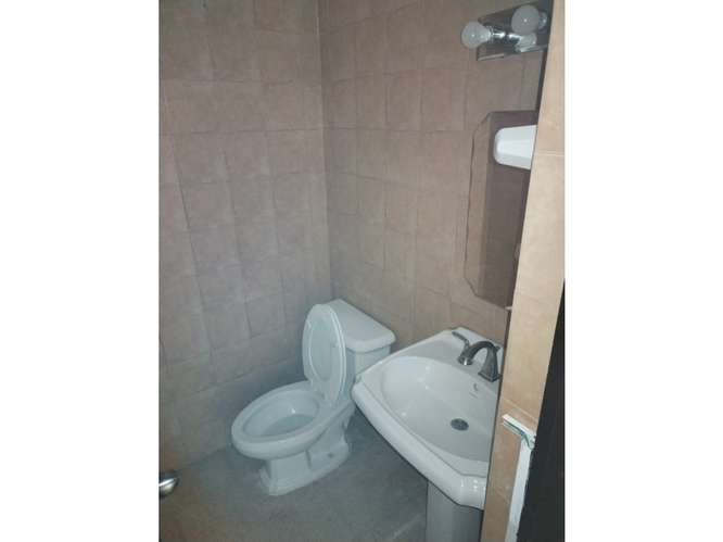 EL CANGREJO / LOCAL COMERCIAL / 100M / 2 BAÑOS / PLANTA BAJA