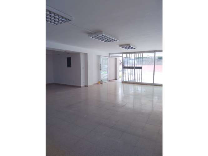 EL CANGREJO / LOCAL COMERCIAL / 100M / 2 BAÑOS / PLANTA BAJA