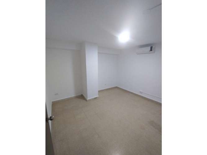EL CANGREJO / LOCAL COMERCIAL / 100M / 2 BAÑOS / PLANTA BAJA