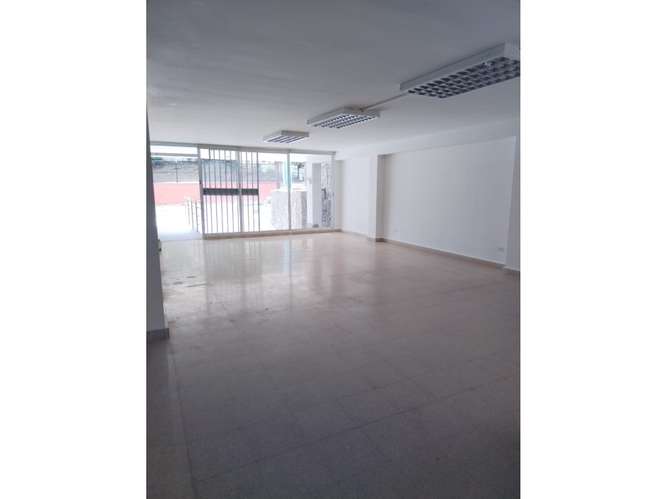EL CANGREJO / LOCAL COMERCIAL / 100M / 2 BAÑOS / PLANTA BAJA