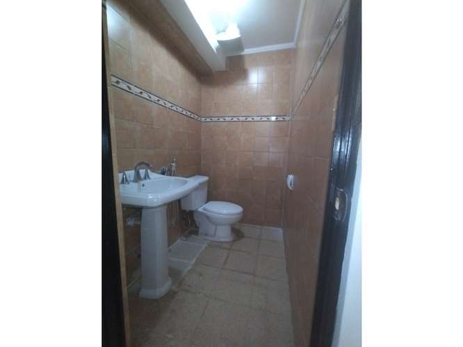 EL CANGREJO / LOCAL COMERCIAL / 100M / 2 BAÑOS / PLANTA BAJA