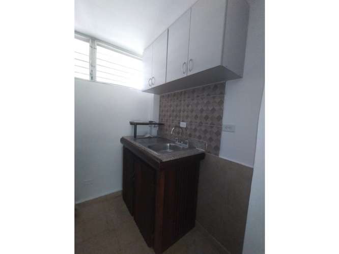 EL CANGREJO / LOCAL COMERCIAL / 100M / 2 BAÑOS / PLANTA BAJA