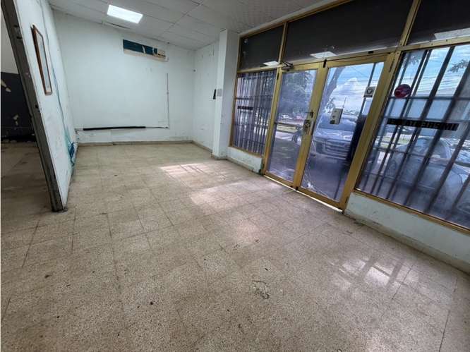 CALIDONIA / GALERA COMERCIAL / 240M / SOBRE LA VIA / AMPLIA