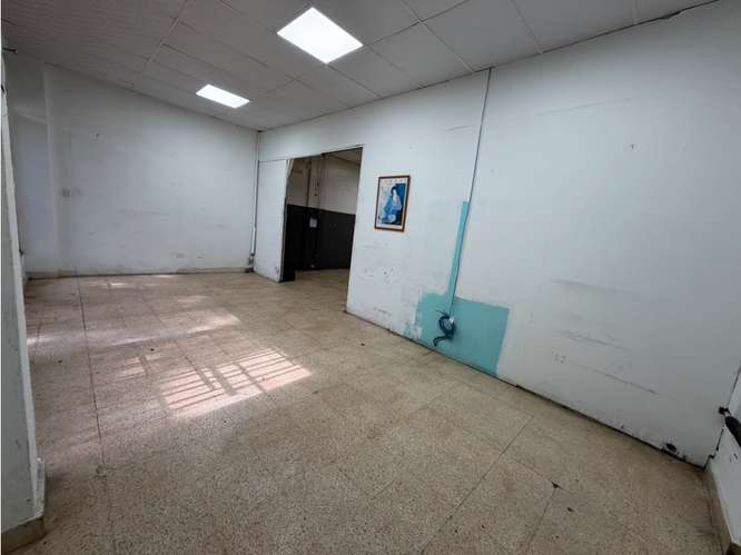CALIDONIA / GALERA COMERCIAL / 240M / SOBRE LA VIA / AMPLIA