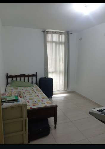 Cama 3/4, colchón y mesa para tv