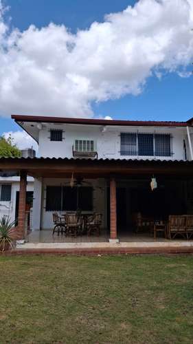 La Loma. 402mts 3r 2.5b Terraza patio $335,000.00neg