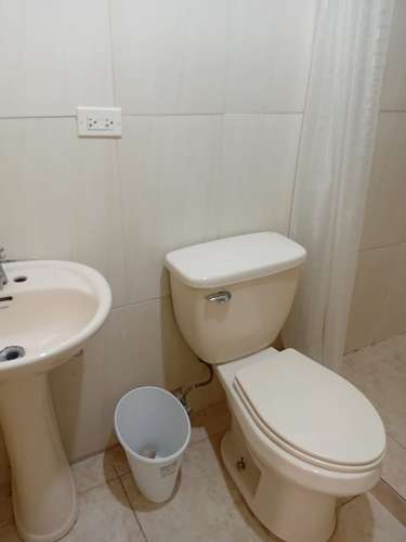 Se alquila casa amplia, en urbanización Nuevo - Imagen 5