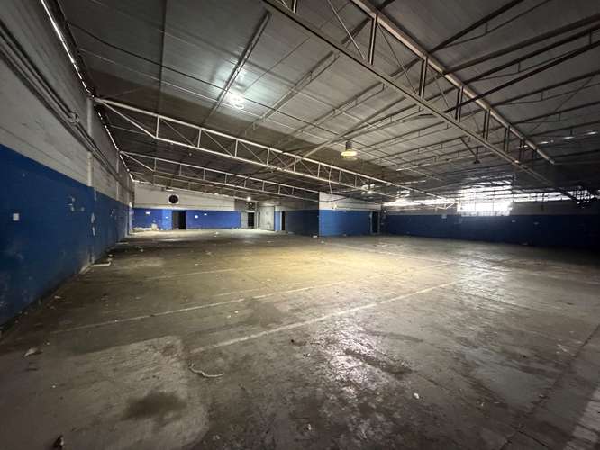 Alquilo bodega en Los Ángeles, 1500m2 