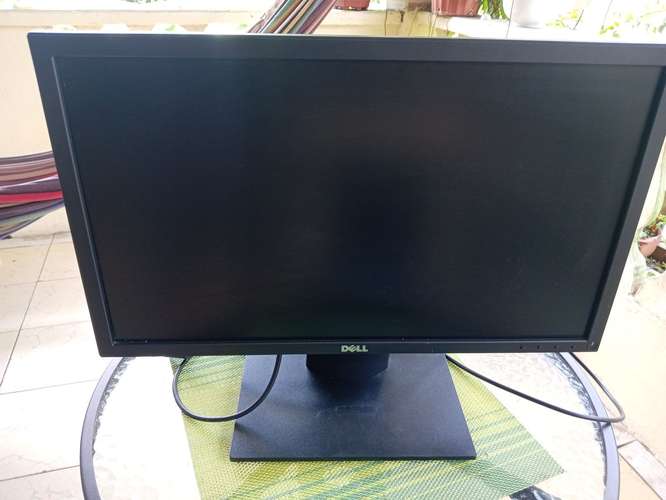 SE VENDE MONITOR DELL 23.8 pulgadas  y bomba de piscina