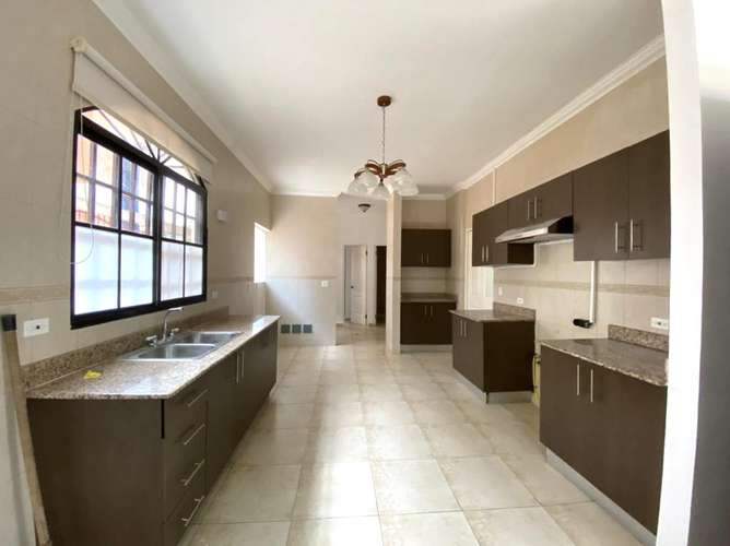 ALQUILO GRANDIOSA CASA UNIFAMILIAR EN CLAYTON - Imagen 14