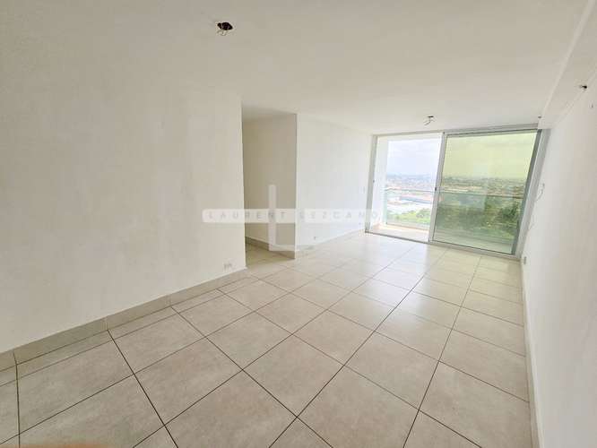 Vendo Apartamento en PH Sky Point de 3 habitaciones 2 parkings. Haga una oferta - Imagen 4