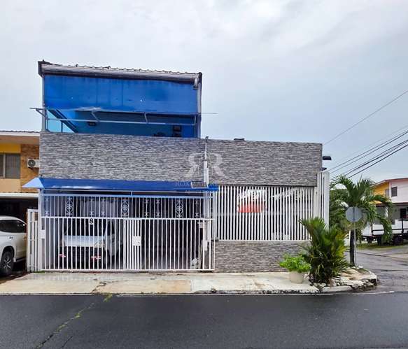 Casa en esquina en Chanis con paneles solares y anexo independiente