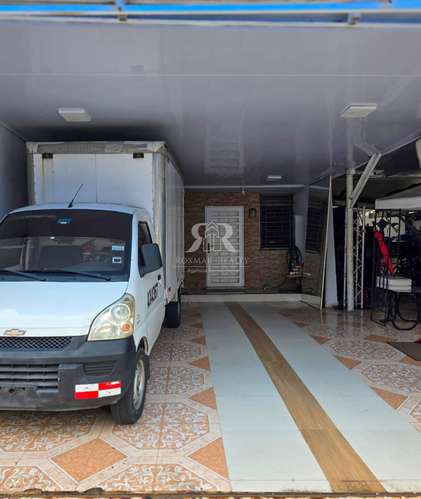 Casa en esquina en Chanis con paneles solares y anexo independiente - Imagen 2