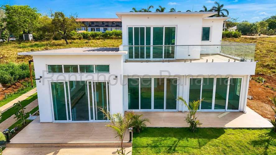 Casa en Venta a estrenar en Pedasi Playa El Toro | Con pozo de Agua y Paneles Solares 26YCG2053