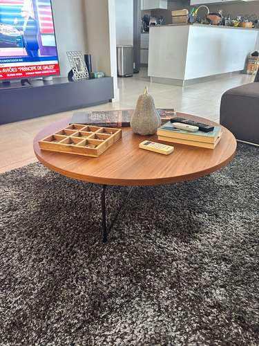 Mesa de centro redonda Trevor de Life Plus, madera y patas metálicas