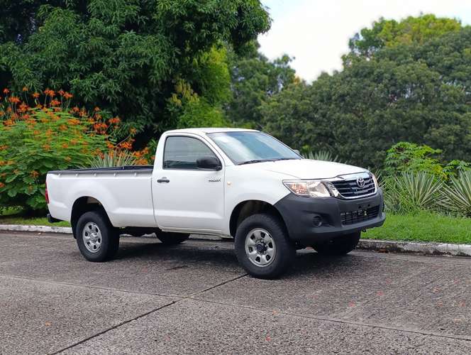 TOYOTA HILUX 2015 4x4 NEGOCIABLE 