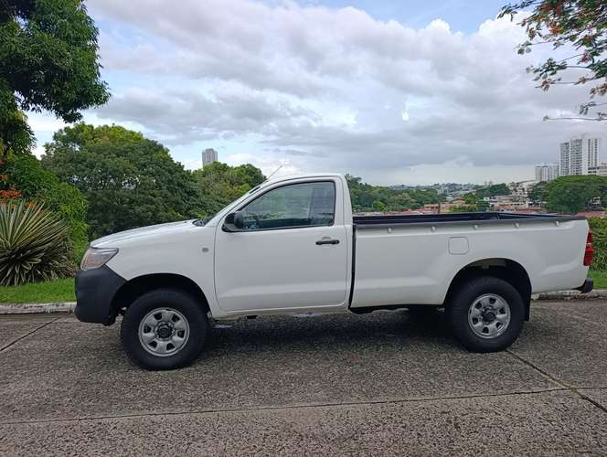 TOYOTA HILUX 2015 4x4 NEGOCIABLE 