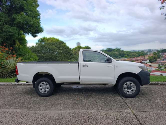 TOYOTA HILUX 2015 4x4 NEGOCIABLE 