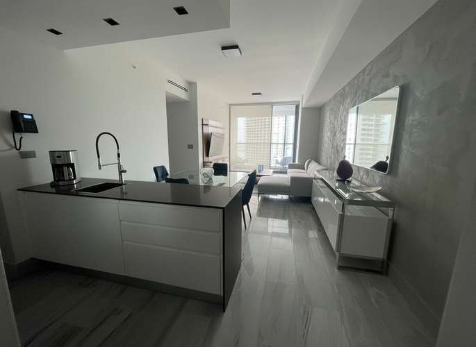 ALQUILER APARTAMENTO AMOBLADO EN AVENIDA BALBOA CON VISTA AL MAR
