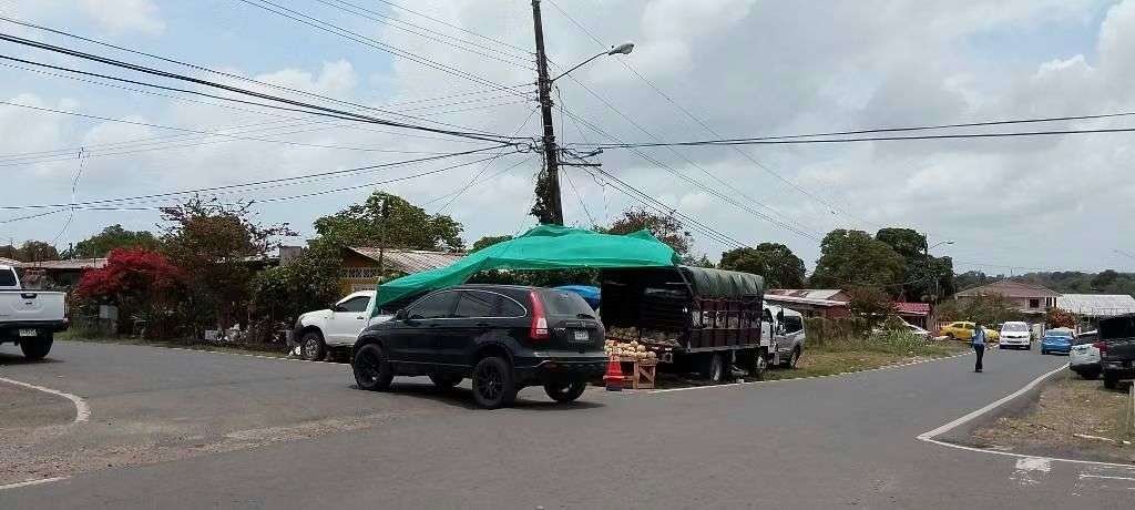 SE VENDE LOTE COMERCIAL  CHORRERA CERCA AL MERCADO  - Imagen 2